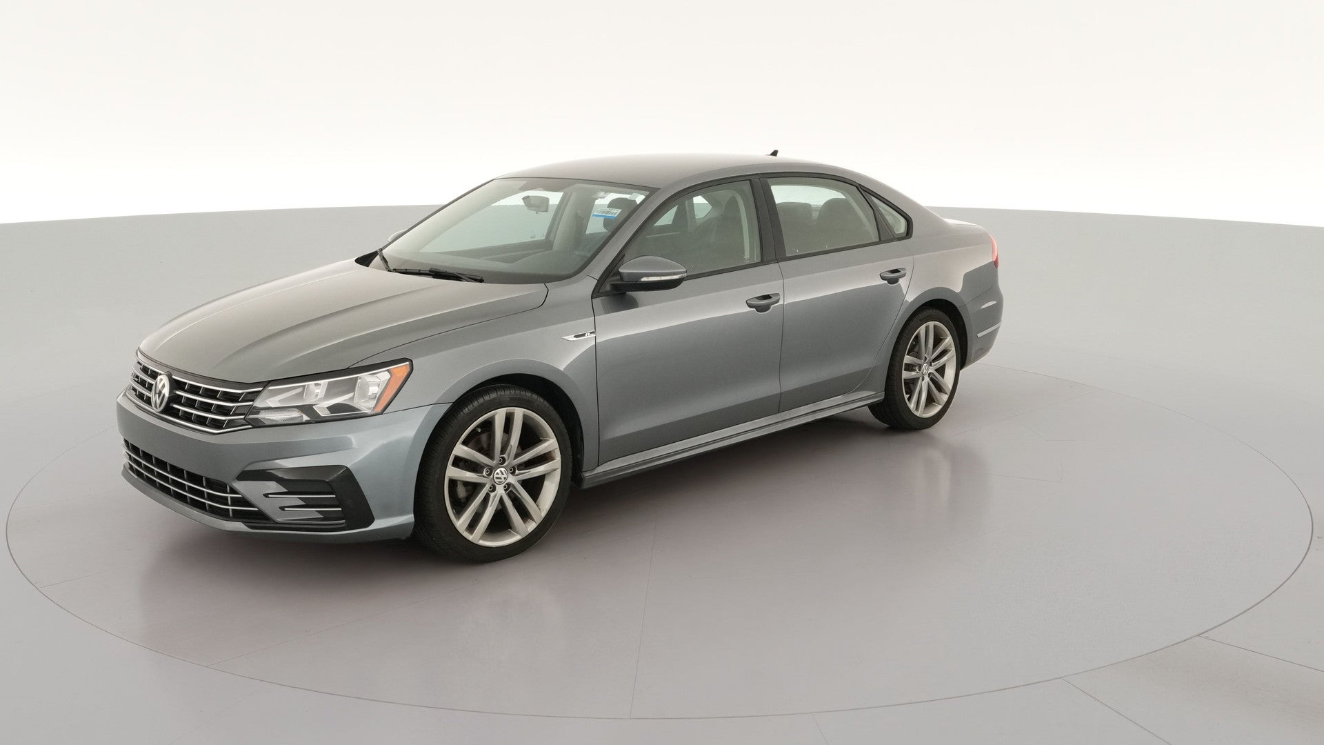 2018 Volkswagen Passat vehicle photo