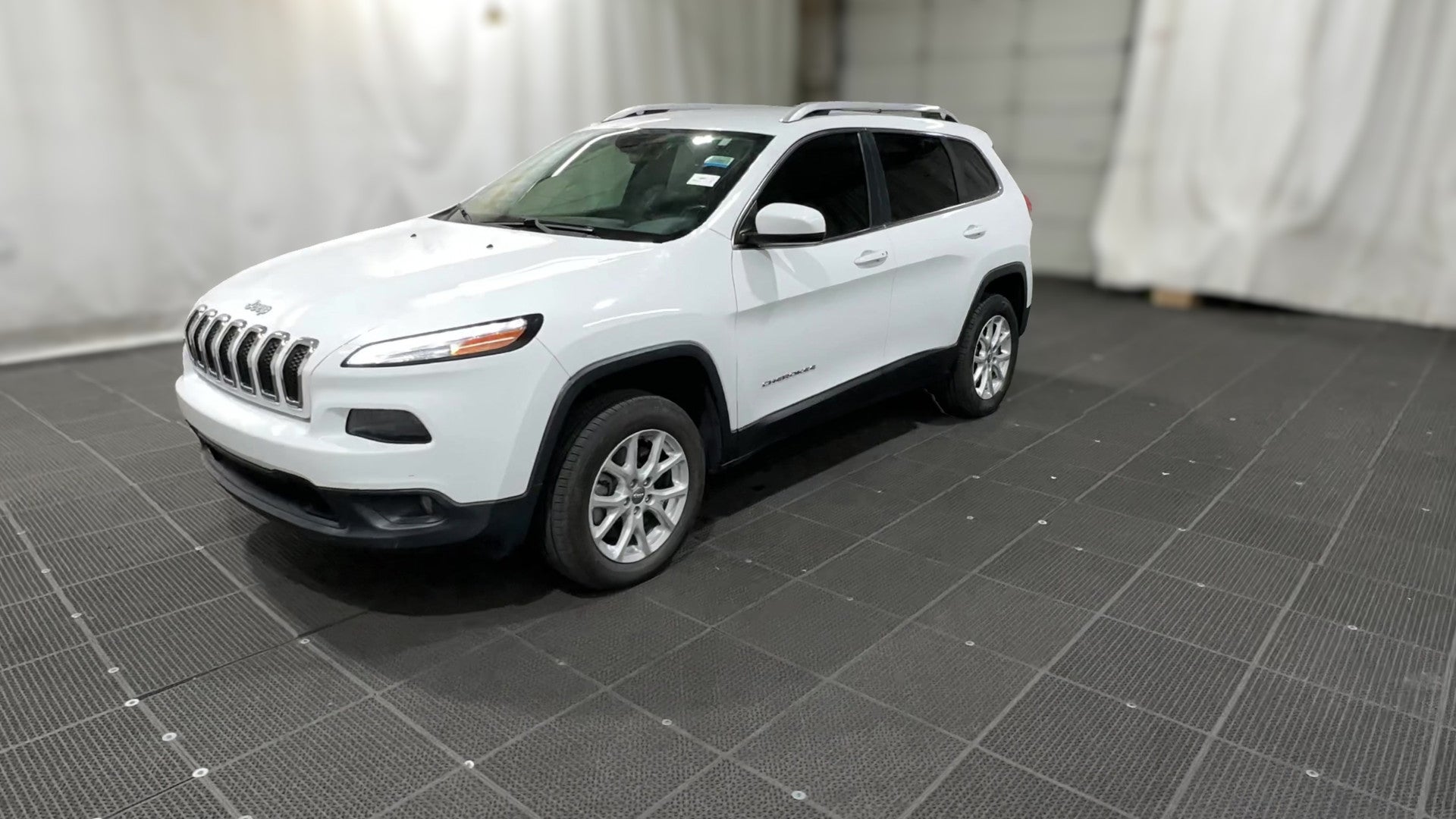 2018 Jeep Cherokee vehicle photo