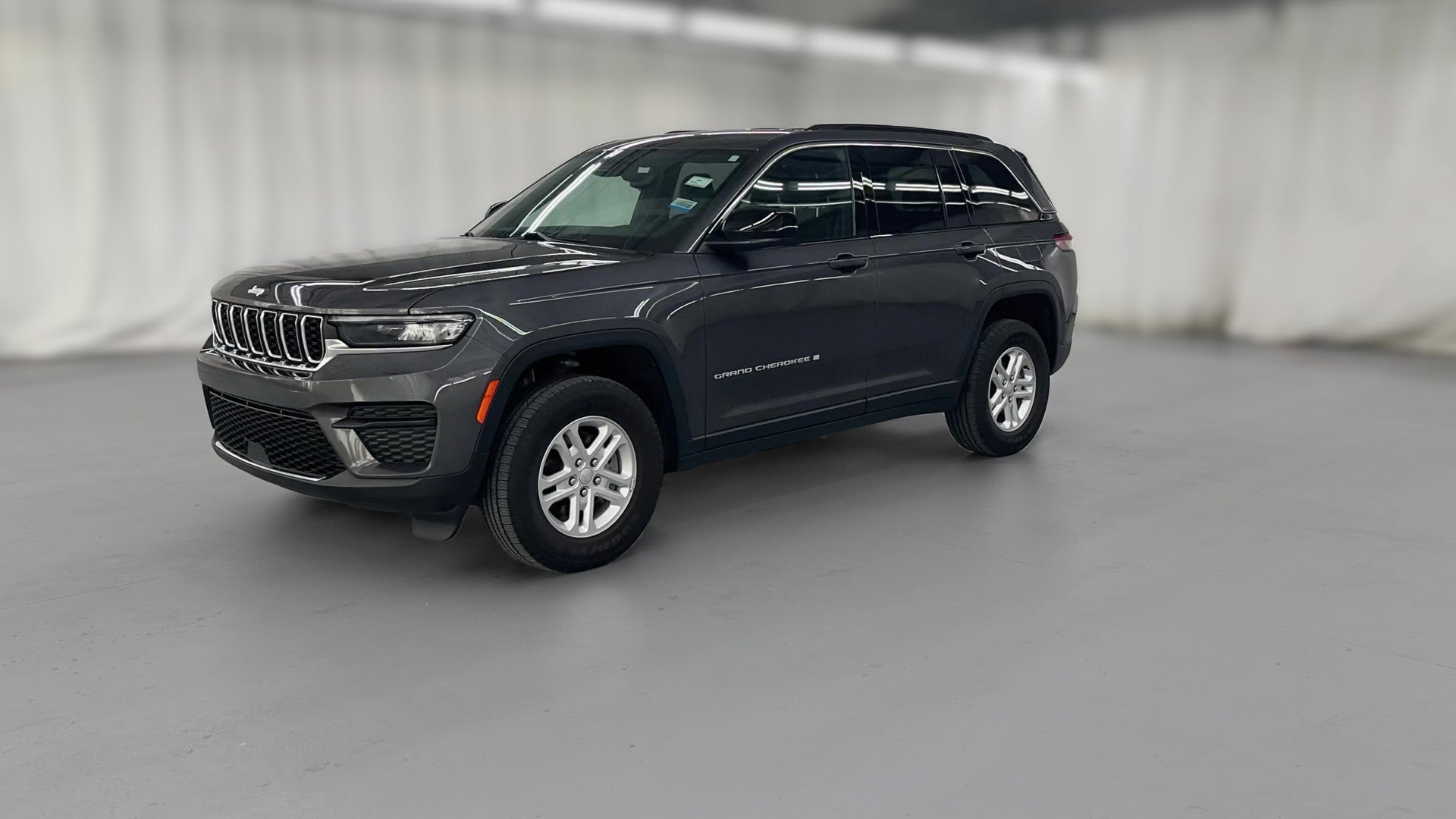 2024 Jeep Grand Cherokee vehicle photo