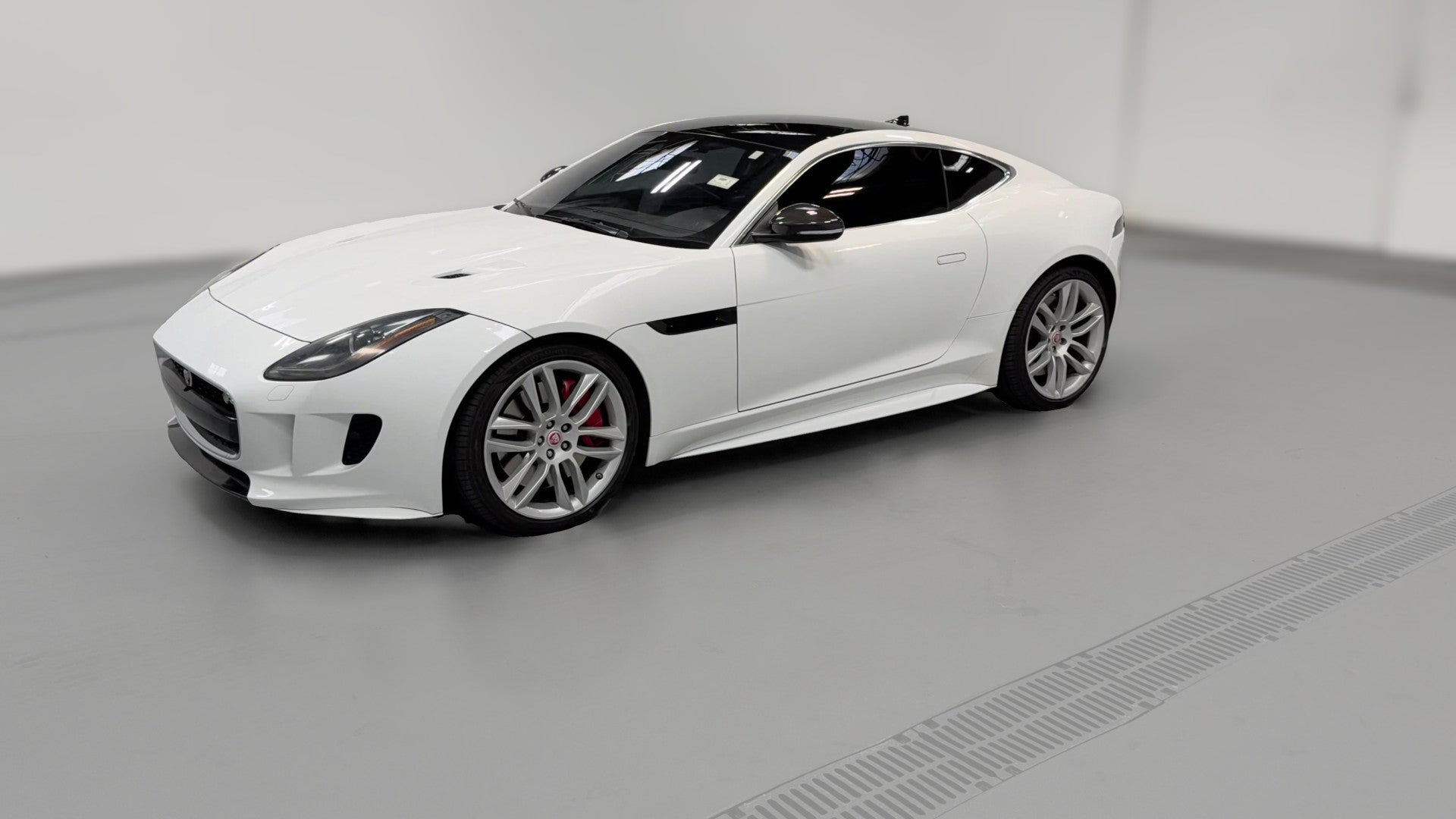 2017 Jaguar F-TYPE vehicle photo