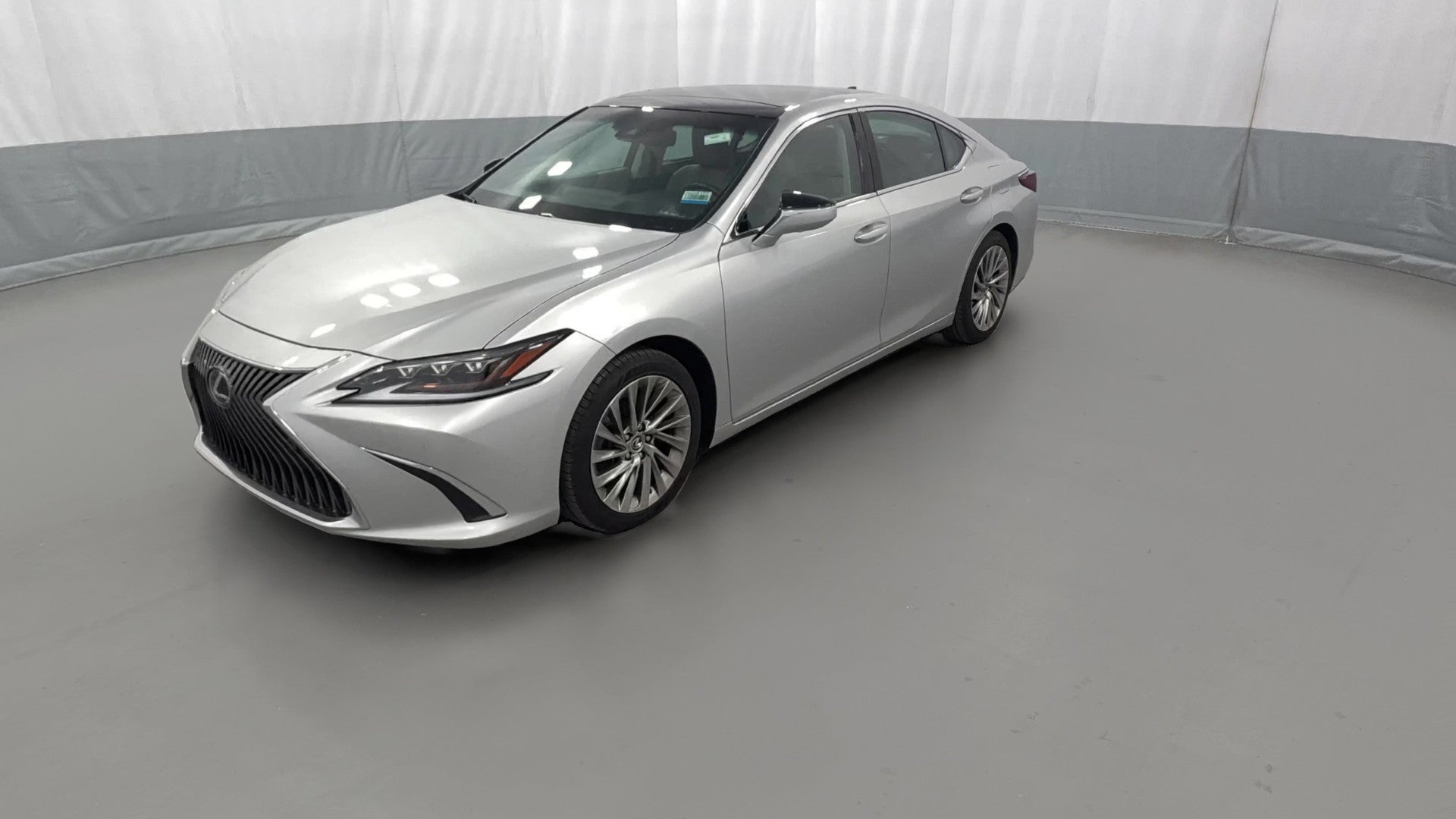 2019 Lexus ES vehicle photo