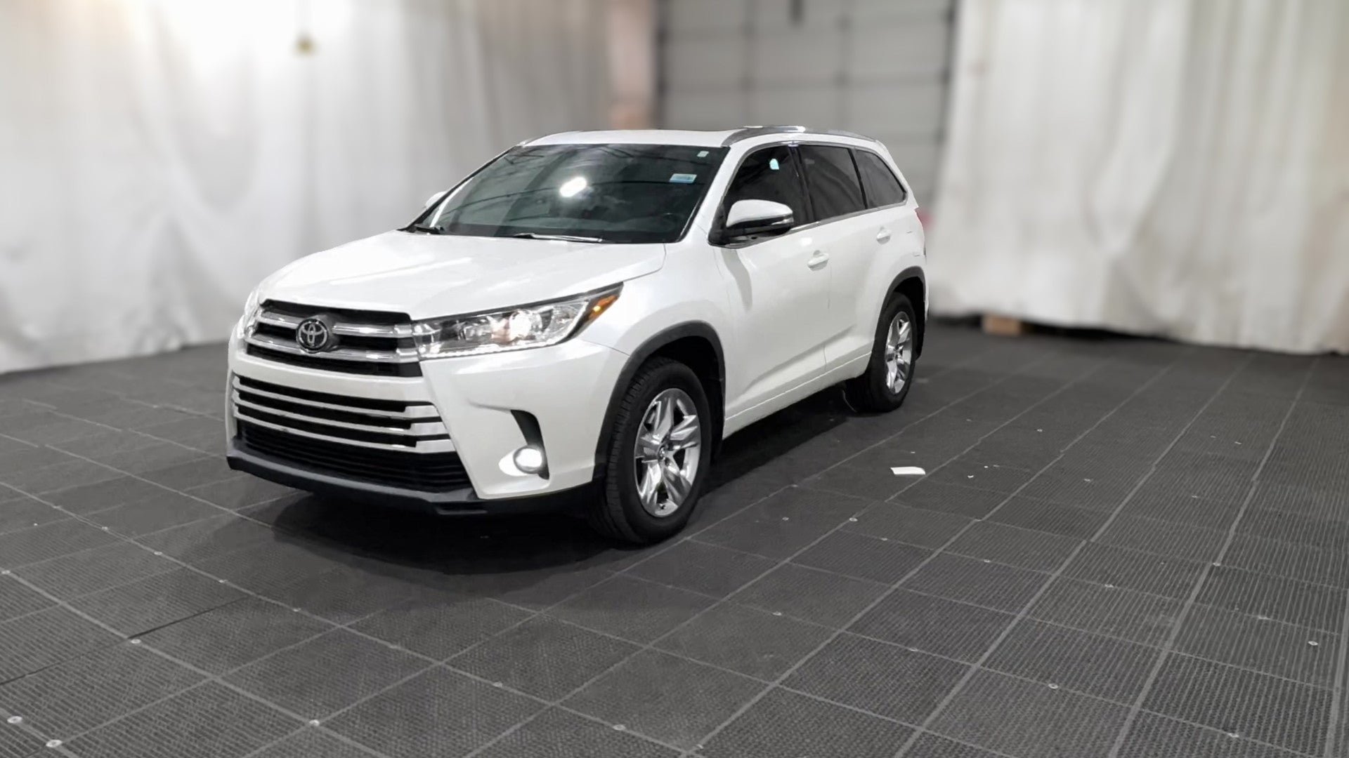 2019 Toyota Highlander vehicle photo
