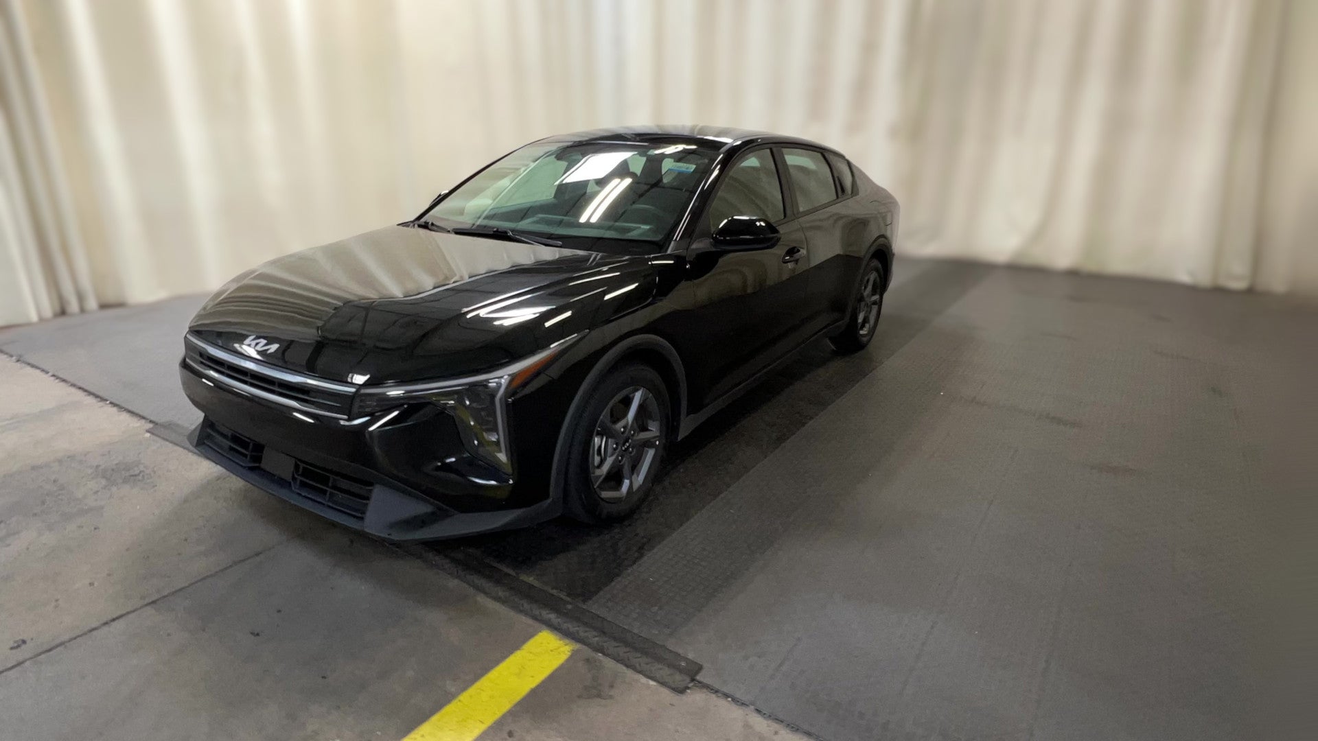 2025 Kia K4 vehicle photo