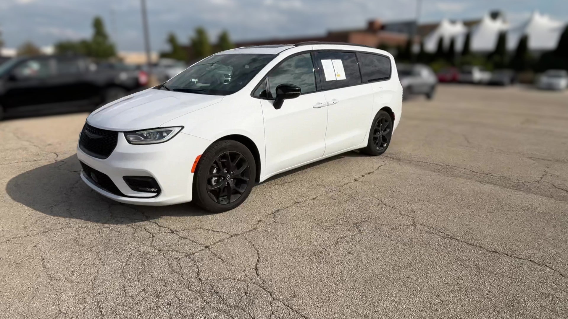 2025 Chrysler Pacifica vehicle photo