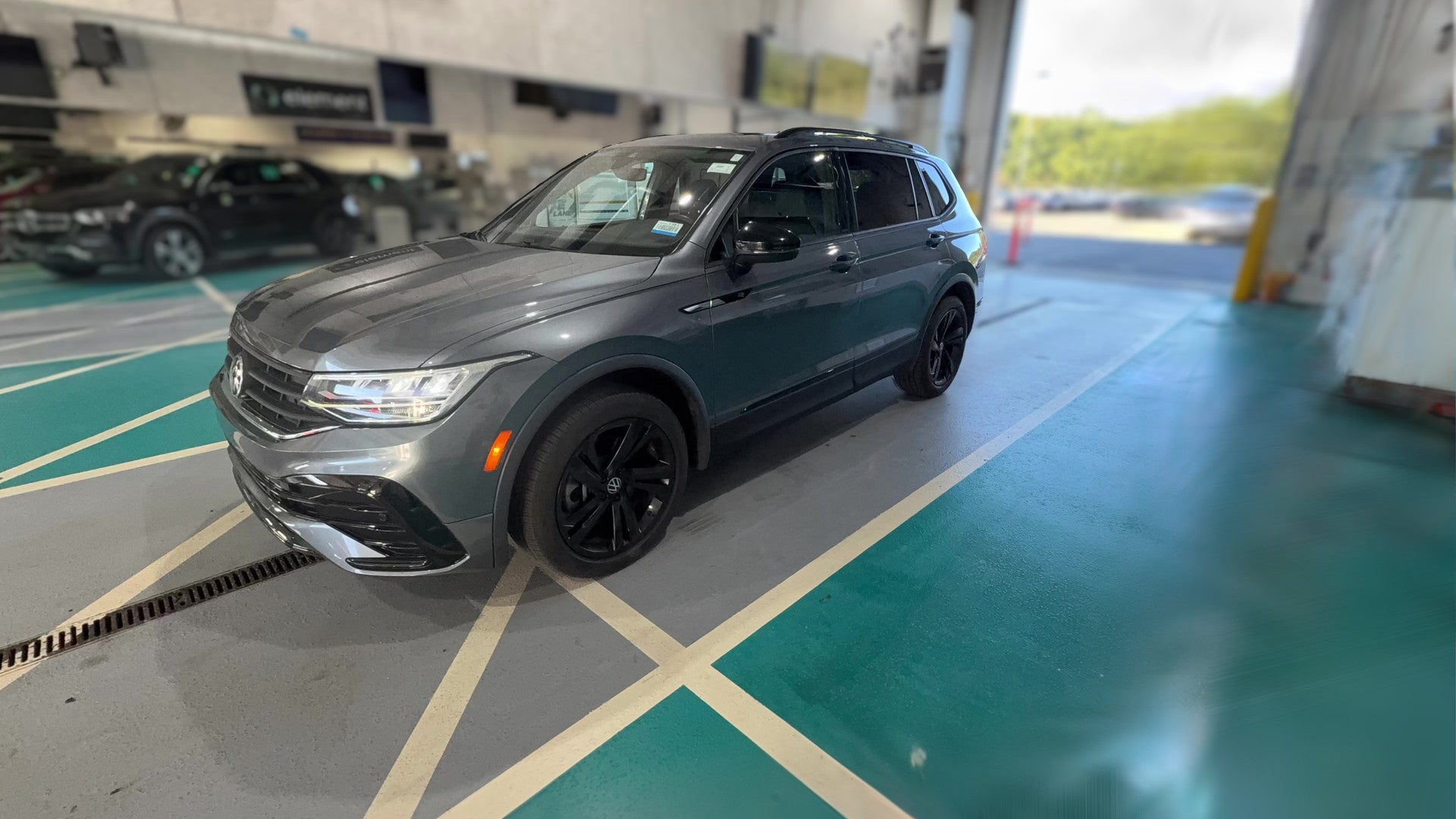 2023 Volkswagen Tiguan vehicle photo