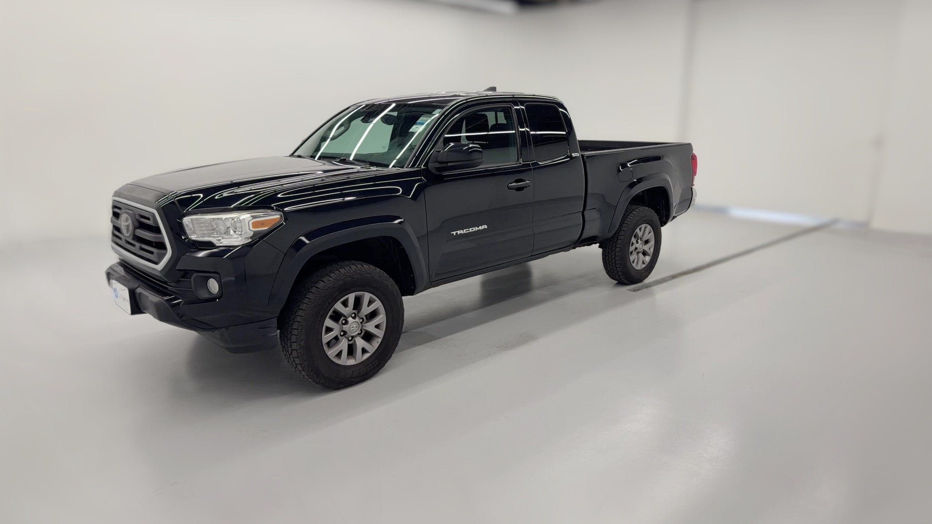 2019 Toyota Tacoma Access Cab vehicle photo