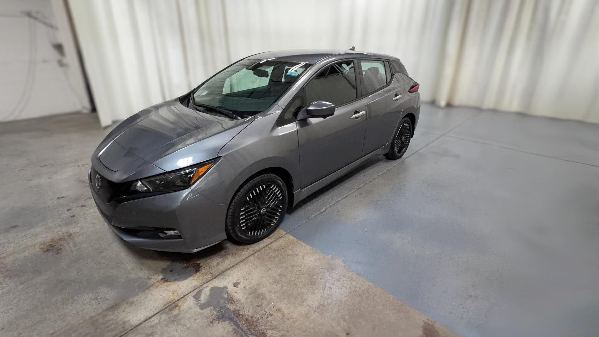 2025 Nissan LEAF vehicle photo