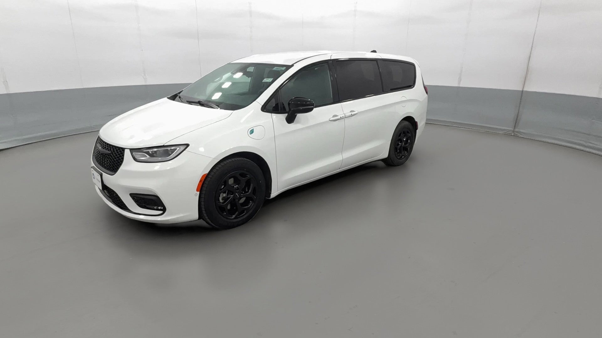 2024 Chrysler Pacifica Hybrid vehicle photo