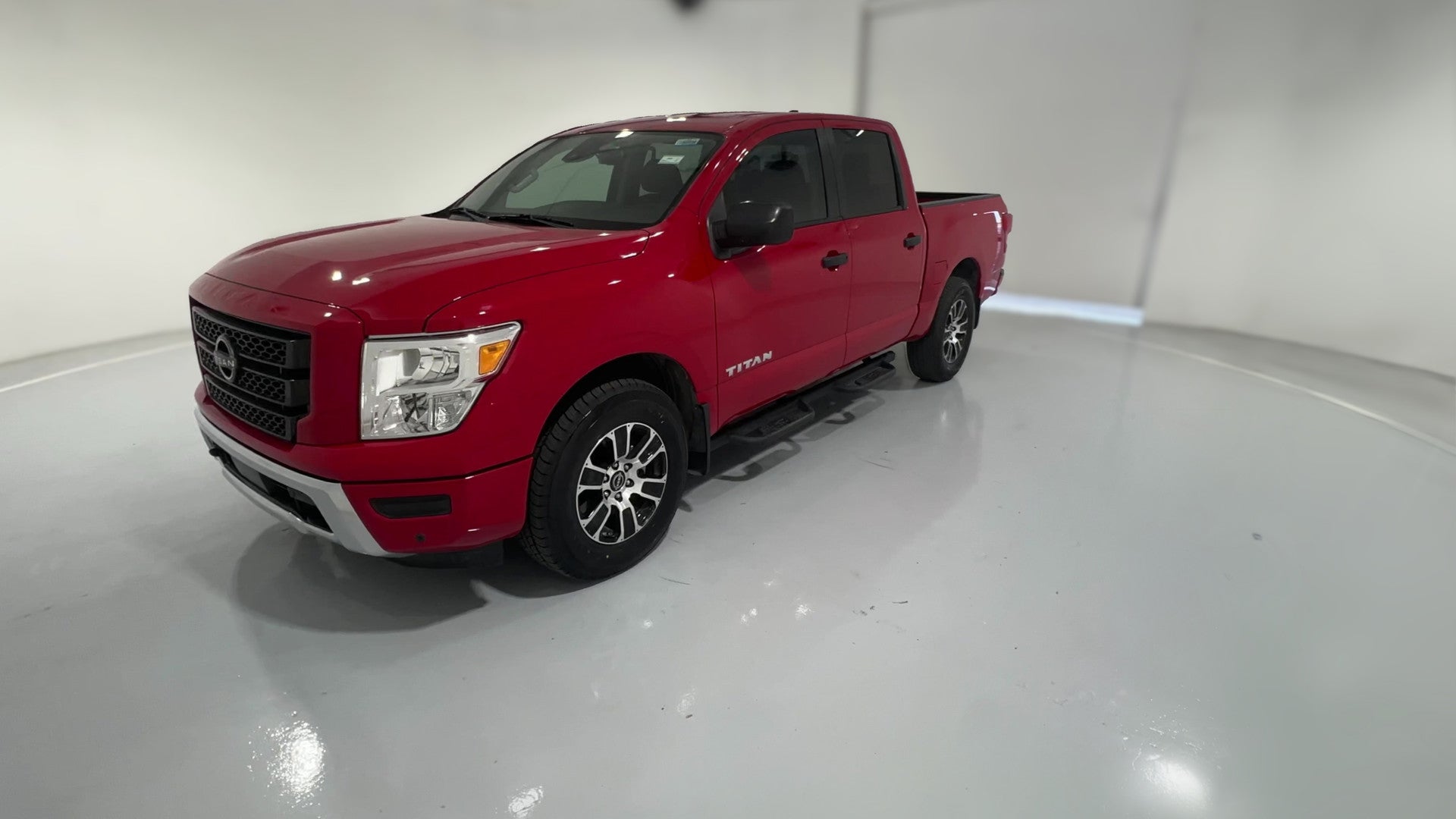 2024 Nissan Titan Crew Cab vehicle photo