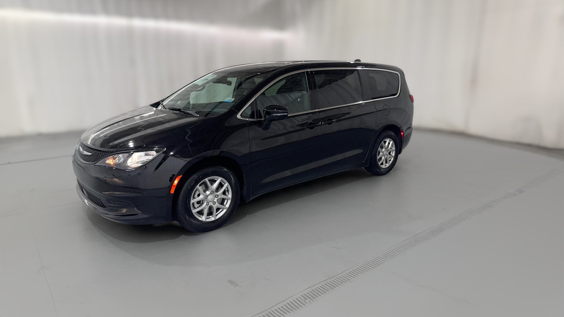 2027 Chrysler Pacifica vehicle photo