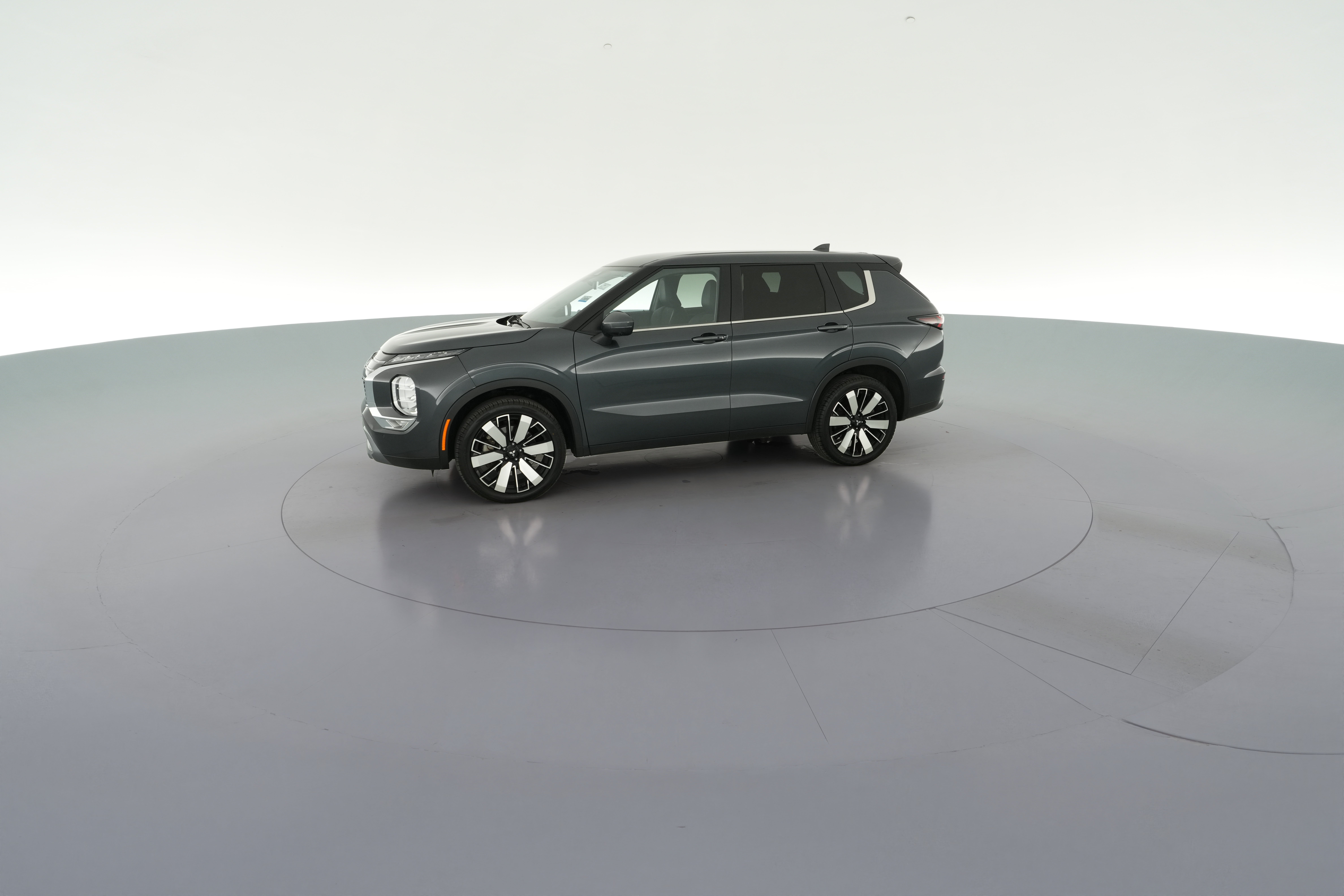 2025 Mitsubishi Outlander SE - Photo 30