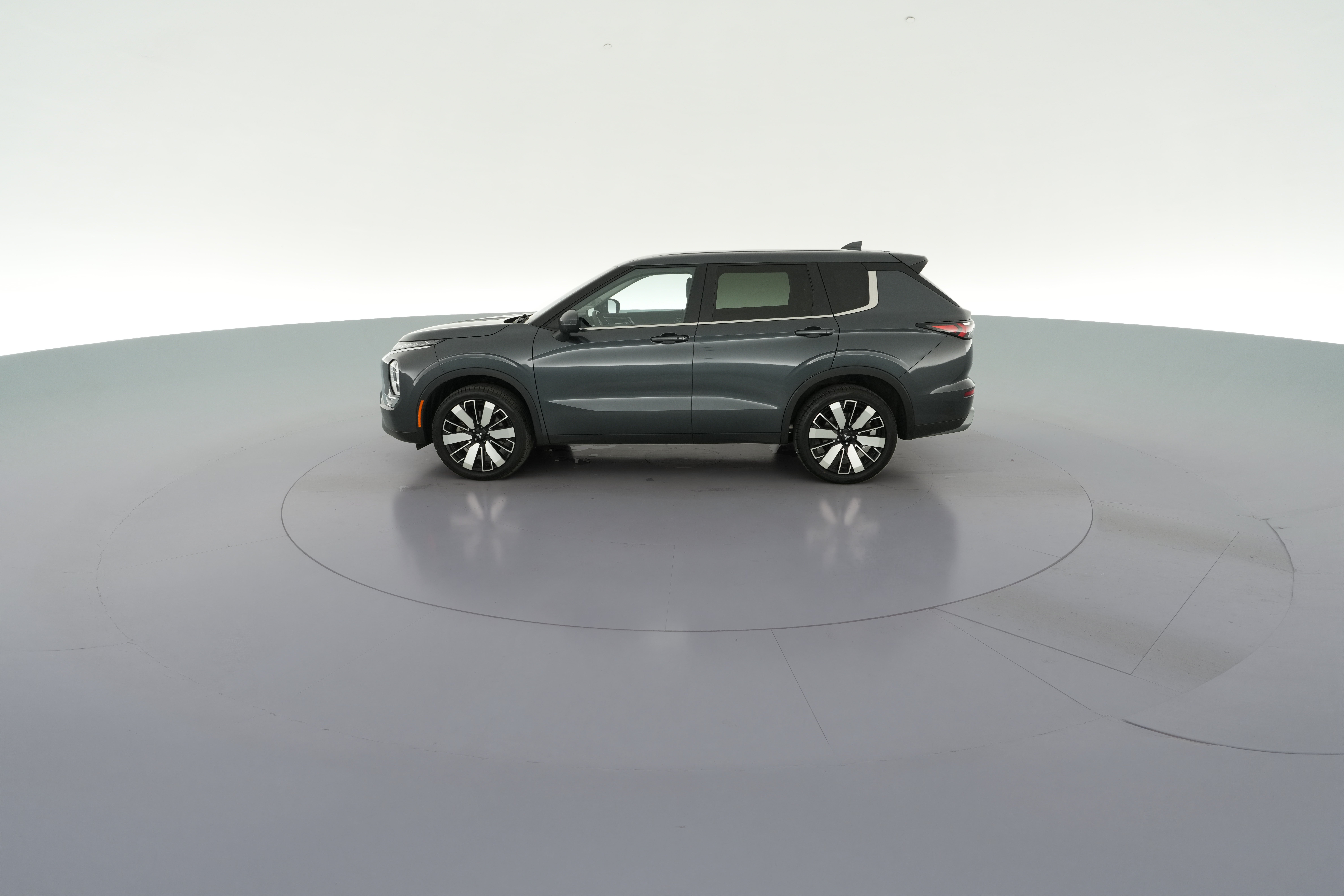 2025 Mitsubishi Outlander SE - Photo 31