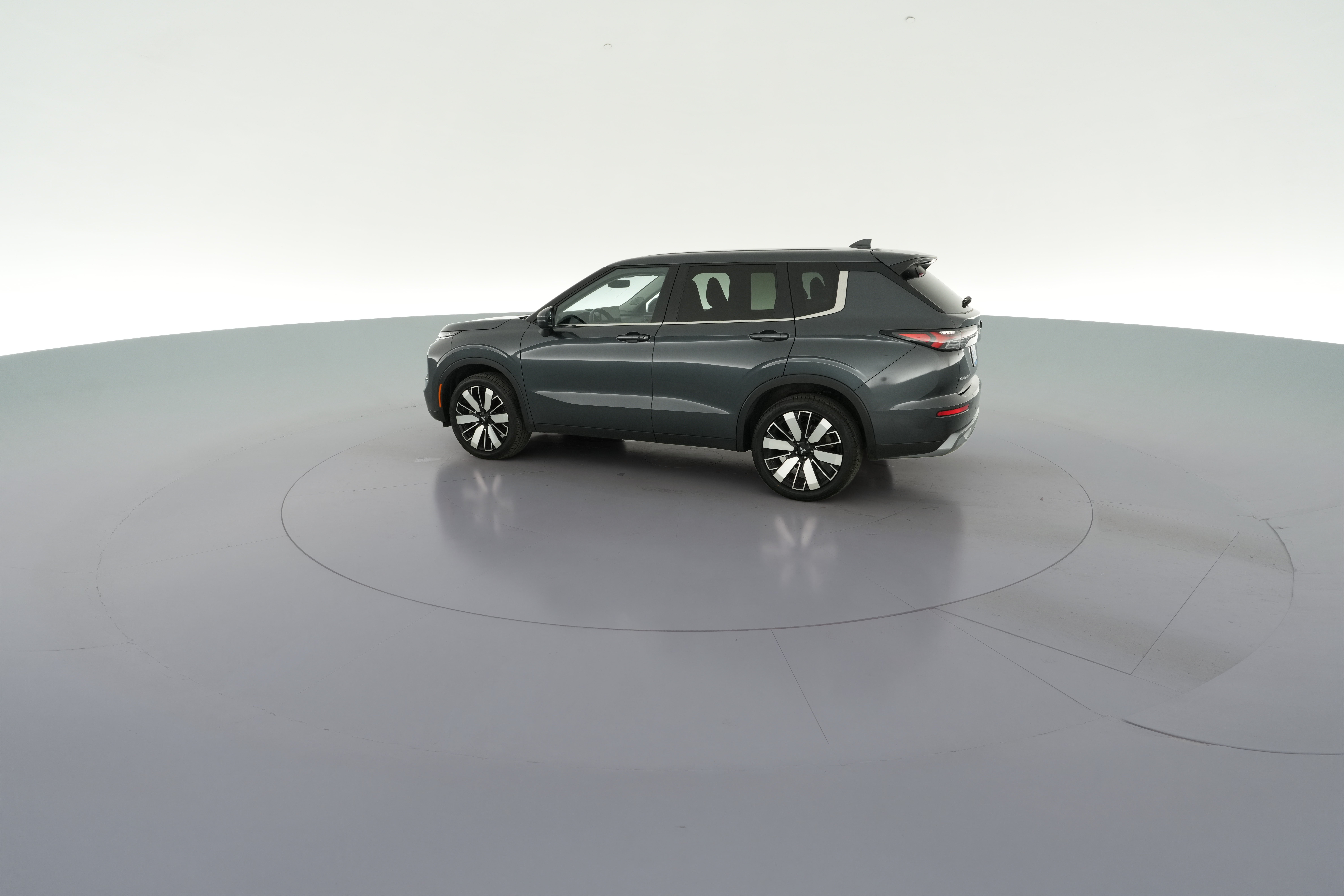 2025 Mitsubishi Outlander SE - Photo 32