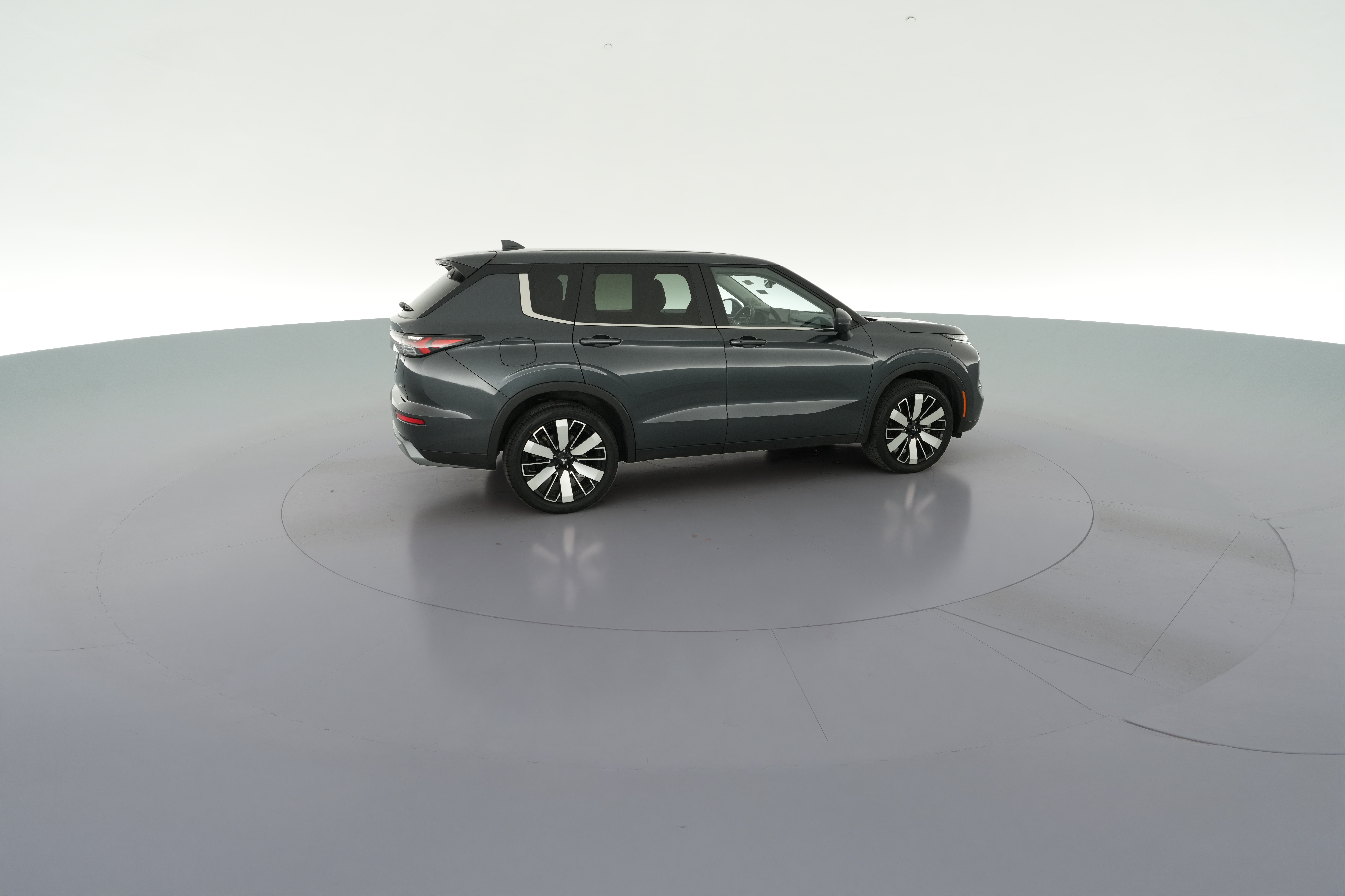 2025 Mitsubishi Outlander SE - Photo 38