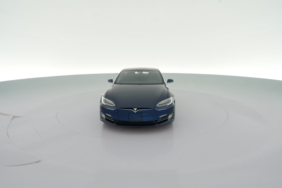 2018 Tesla Model S 100D Long Range in Deep Blue Metallic — 360° view 1