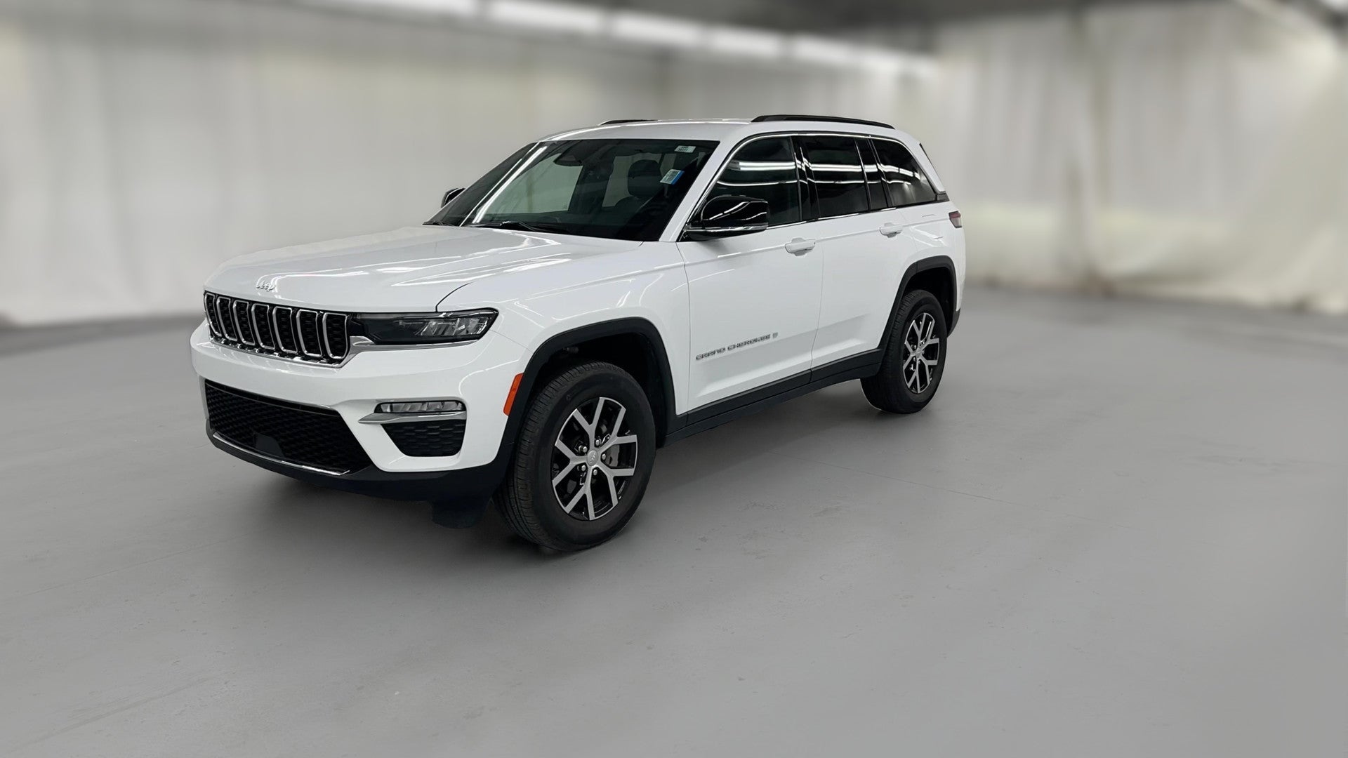 2025 Jeep Grand Cherokee vehicle photo
