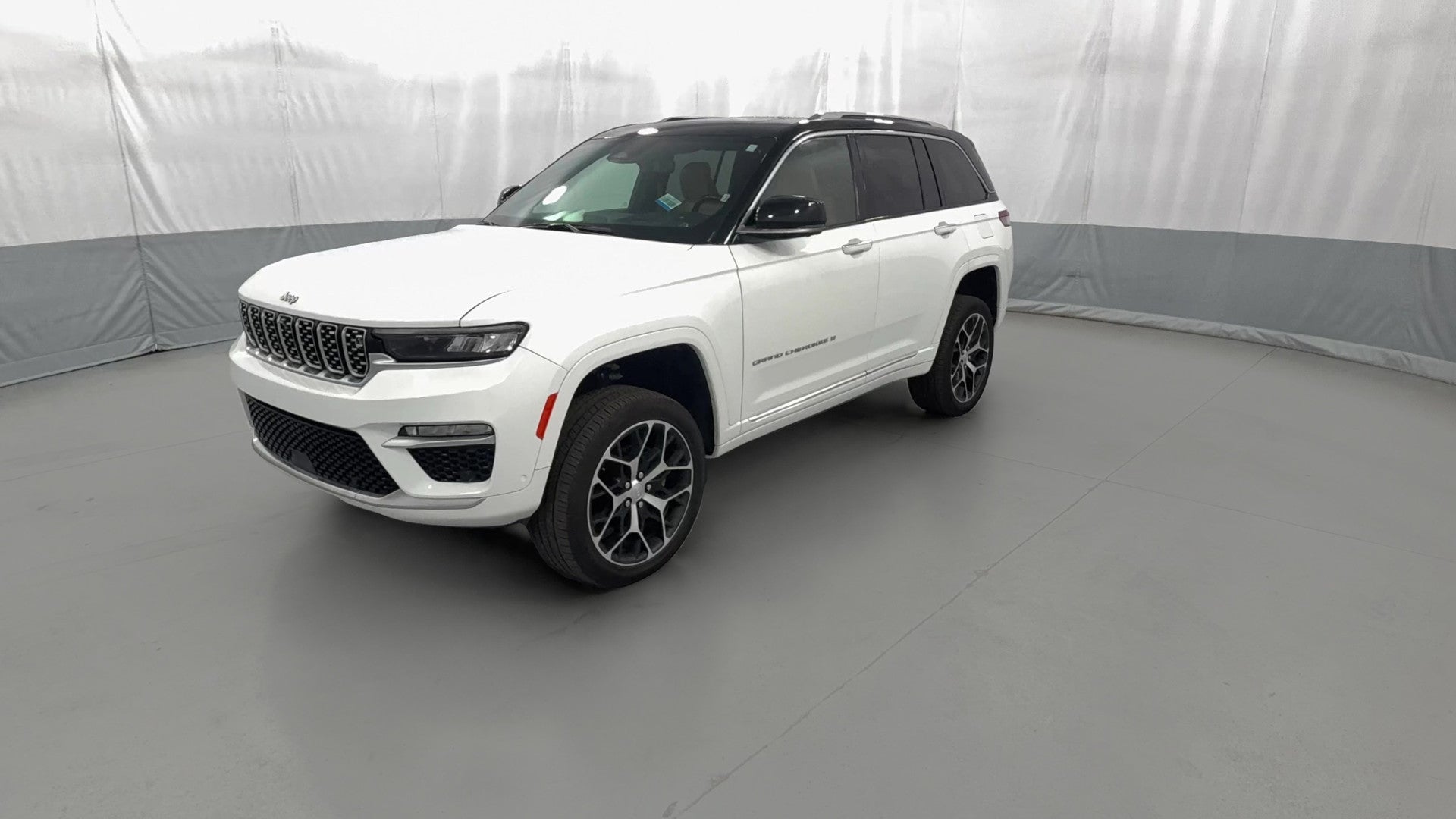 2023 Jeep Grand Cherokee vehicle photo