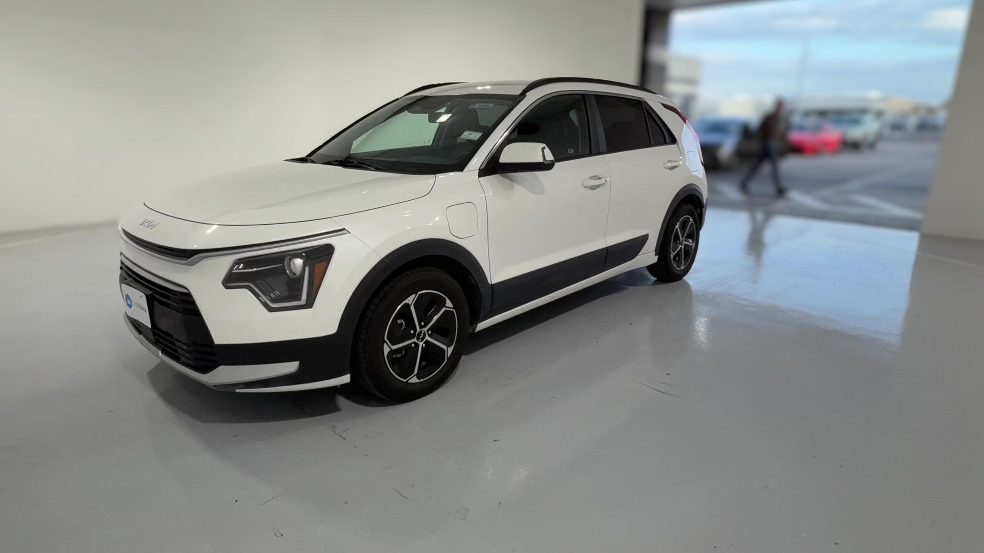 2023 Kia Niro Plug-in Hybrid vehicle photo