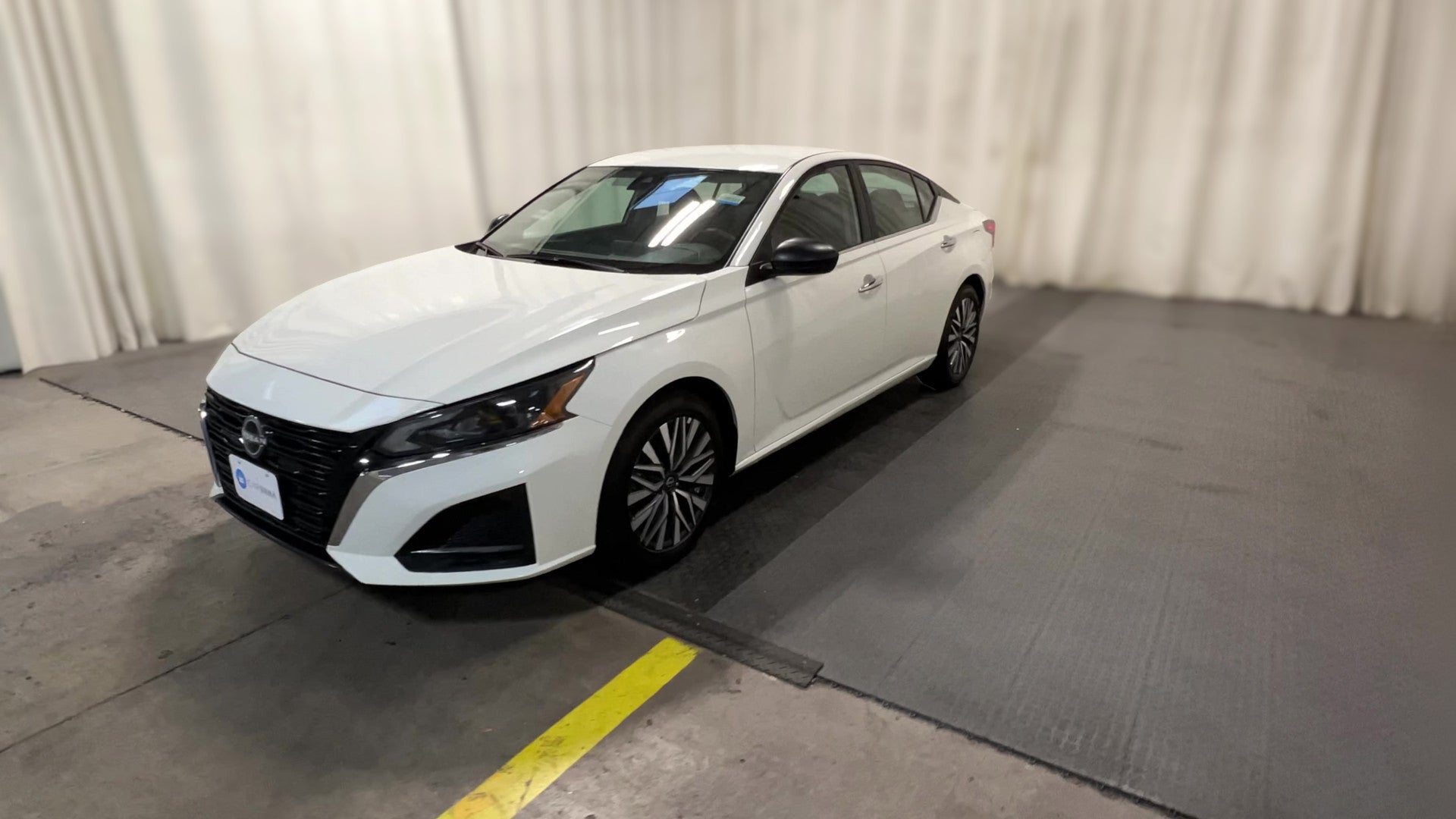 2025 Nissan Altima vehicle photo