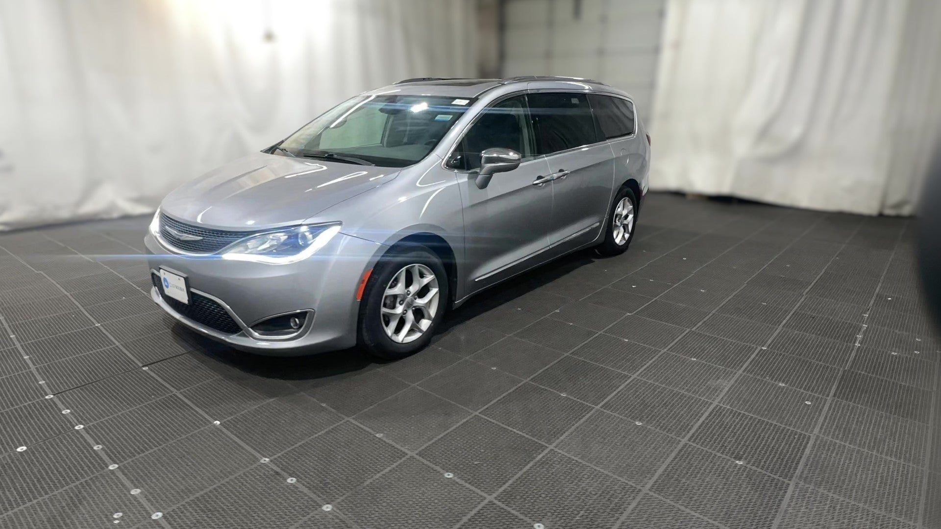 2019 Chrysler Pacifica vehicle photo