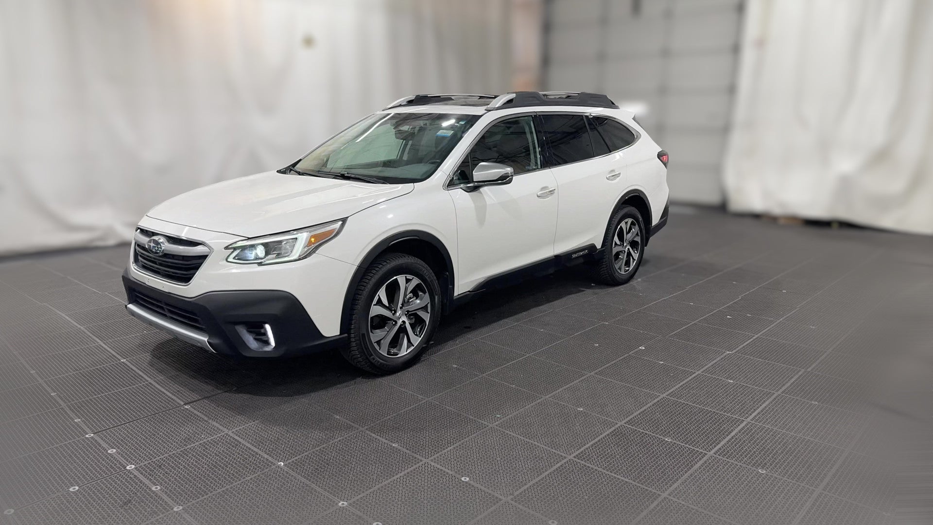 2020 Subaru Outback vehicle photo