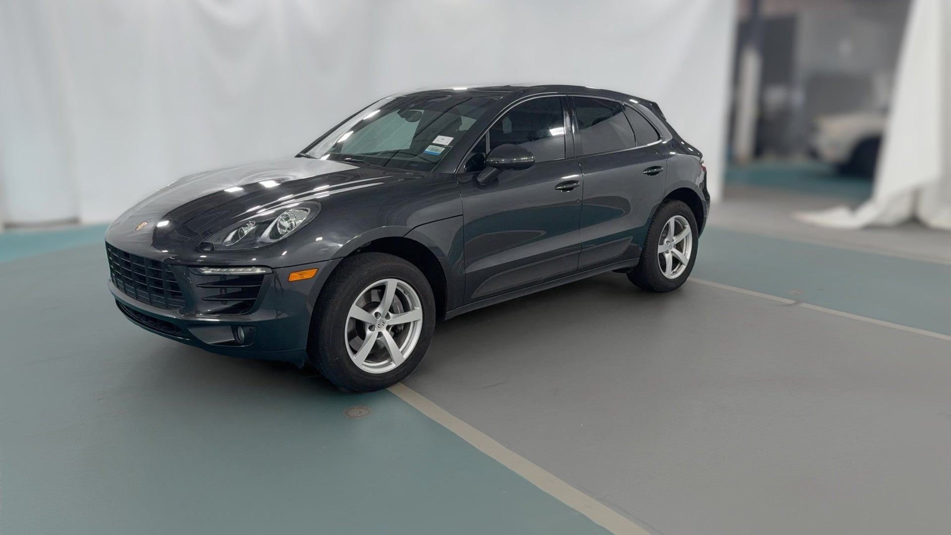 2018 Porsche Macan vehicle photo