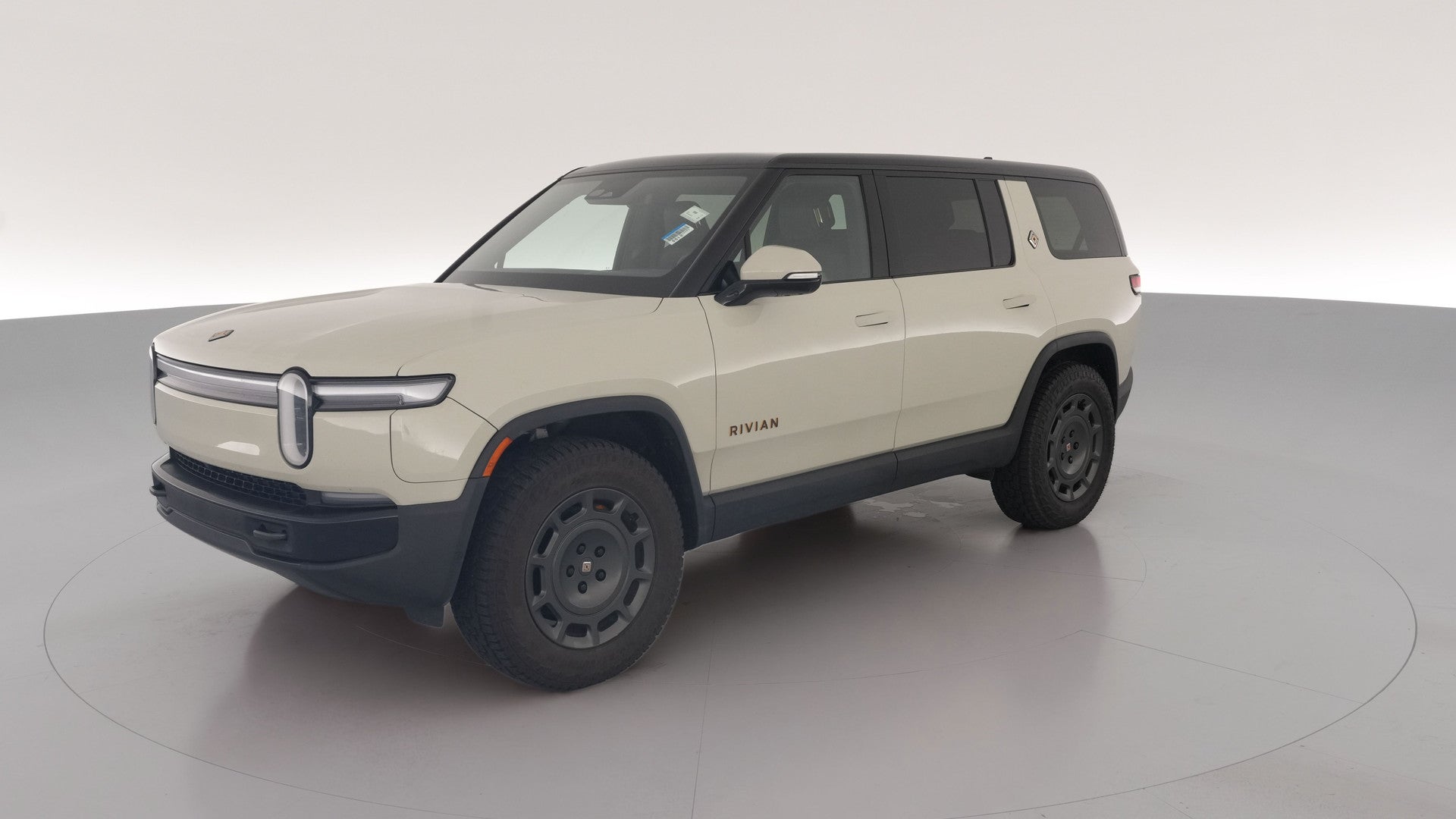 2025 Rivian R1S vehicle photo
