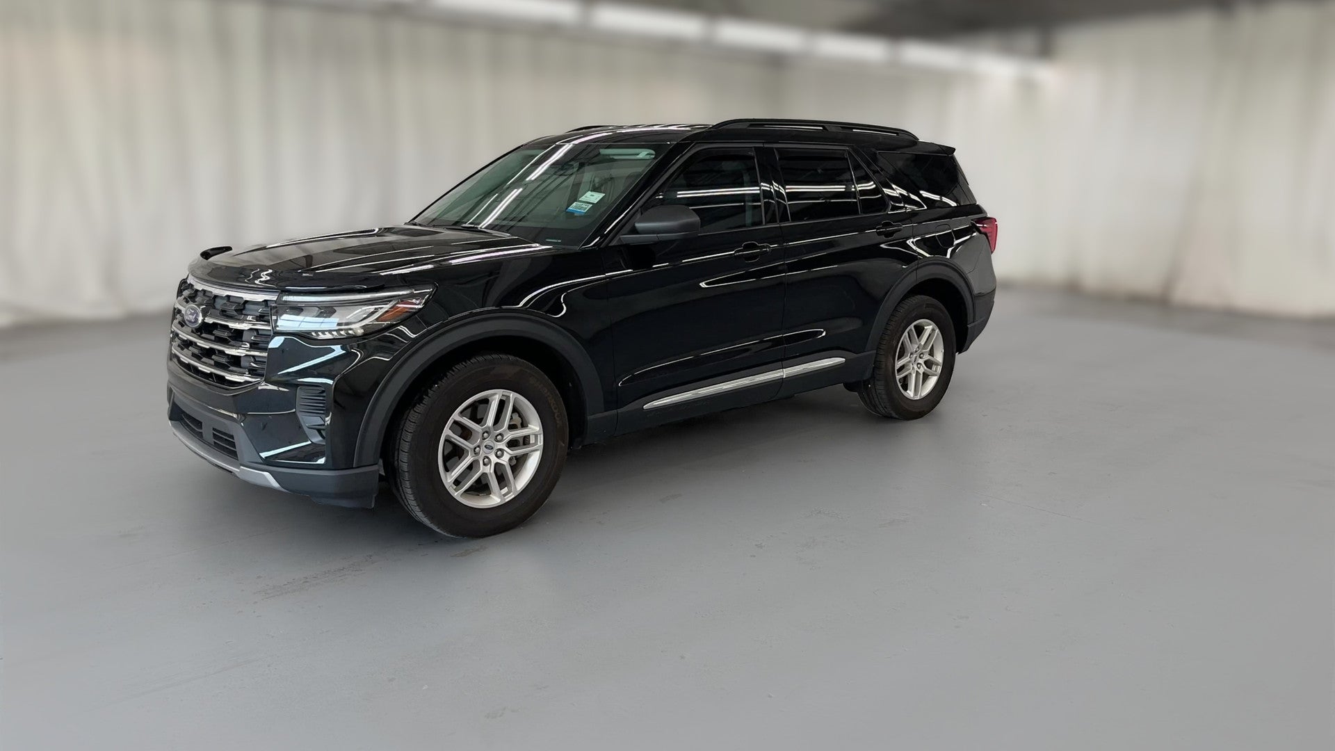 2025 Ford Explorer vehicle photo