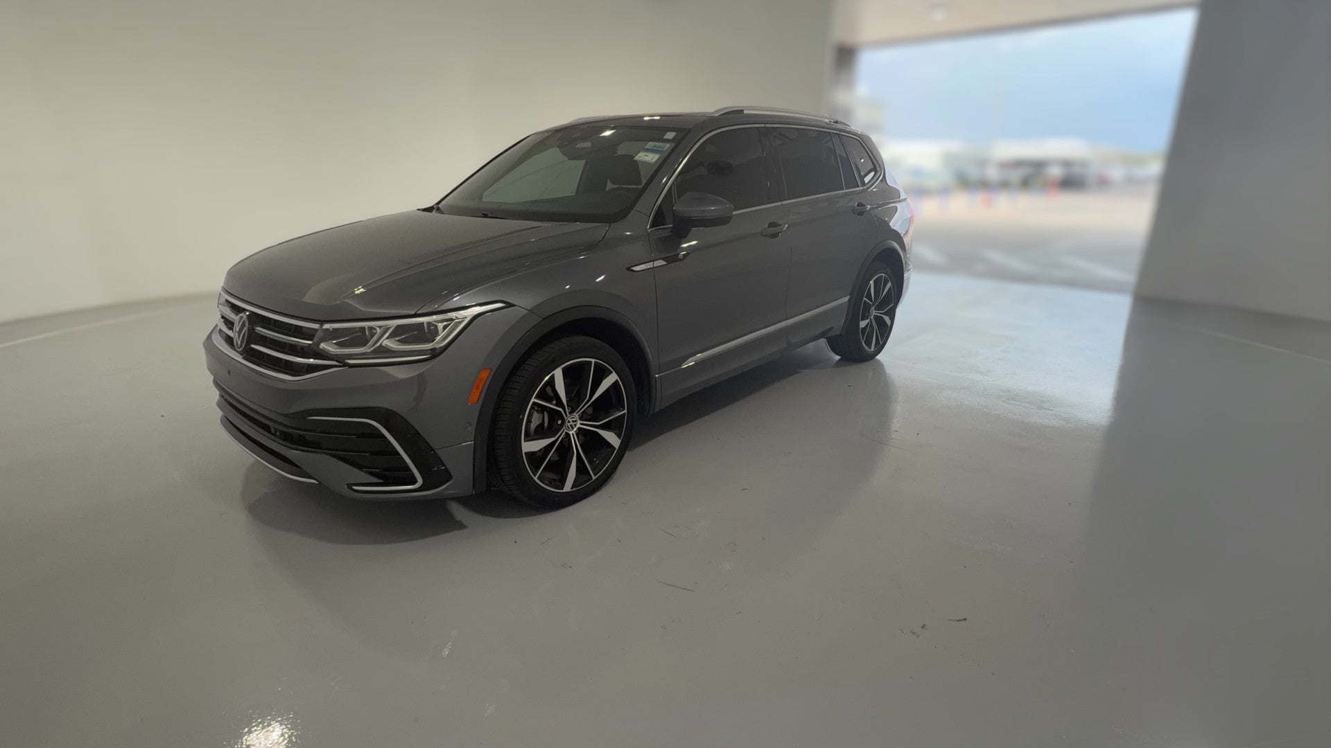 2024 Volkswagen Tiguan vehicle photo
