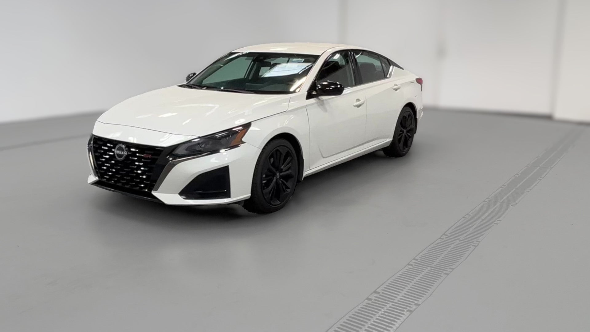 2025 Nissan Altima vehicle photo