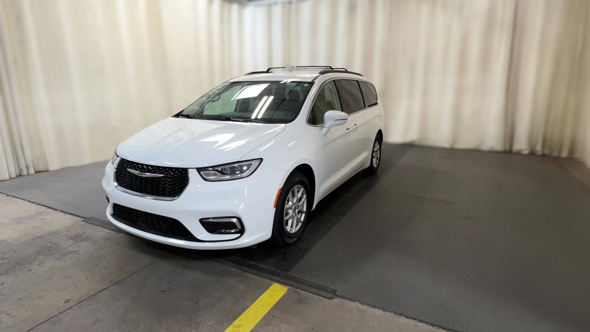 2022 Chrysler Pacifica vehicle photo