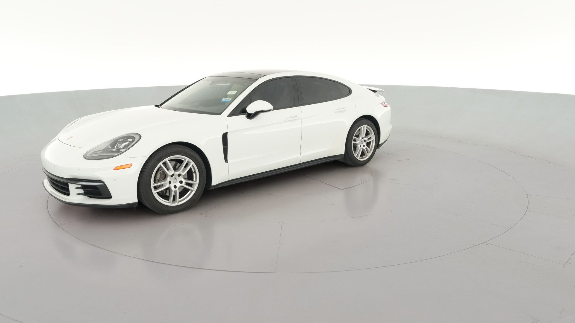 2018 Porsche Panamera vehicle photo