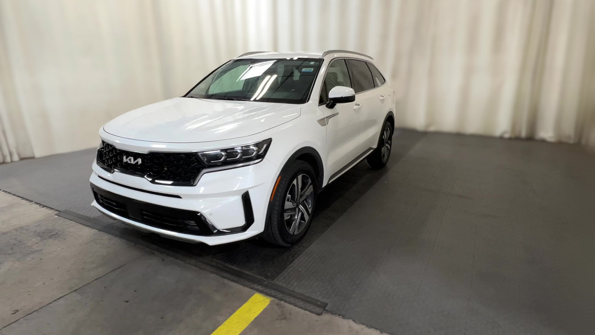 2022 Kia Sorento Plug-in Hybrid vehicle photo