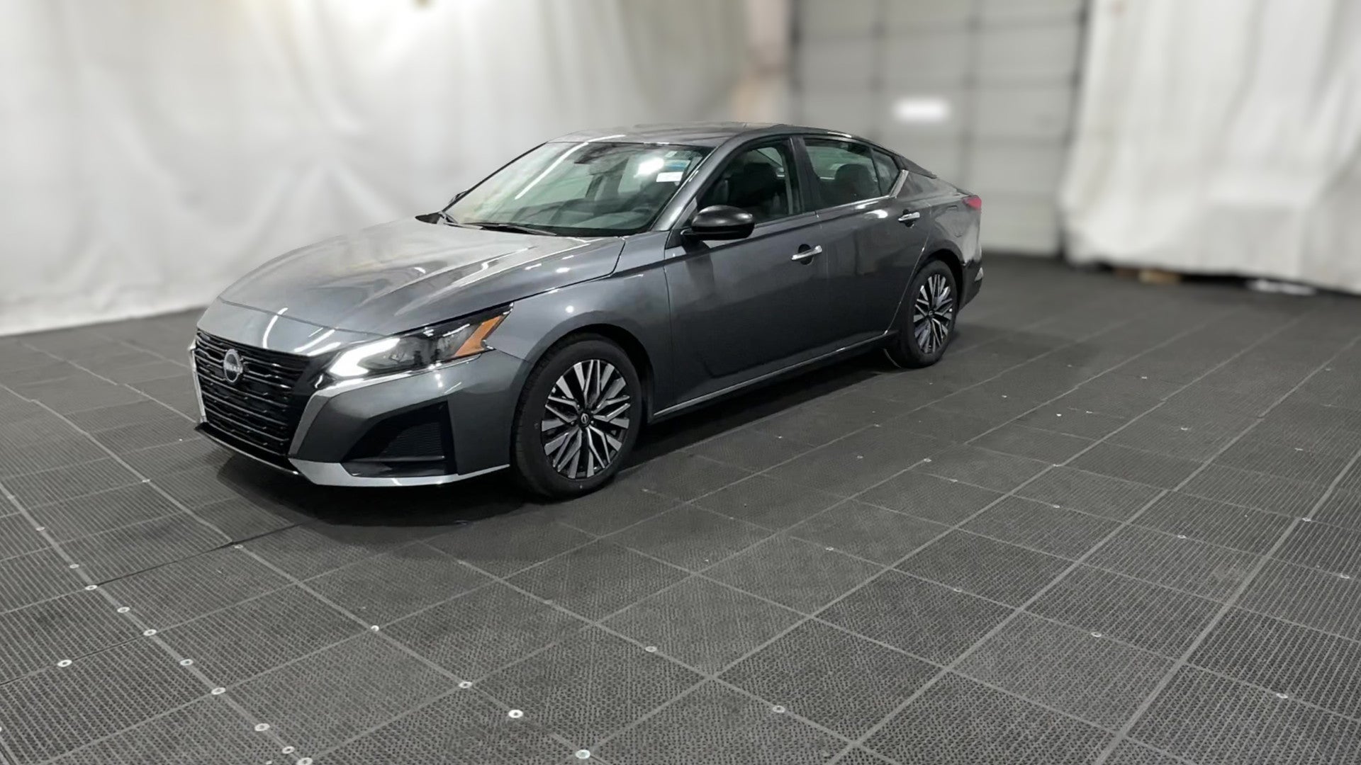 2025 Nissan Altima vehicle photo
