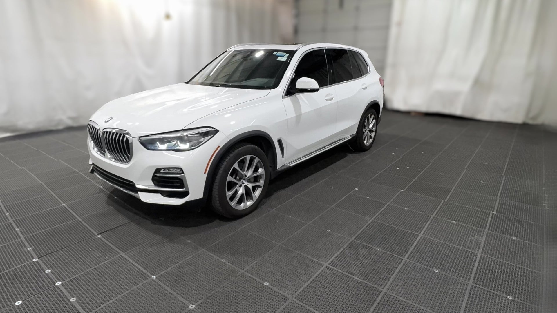 2019 BMW X5 vehicle photo