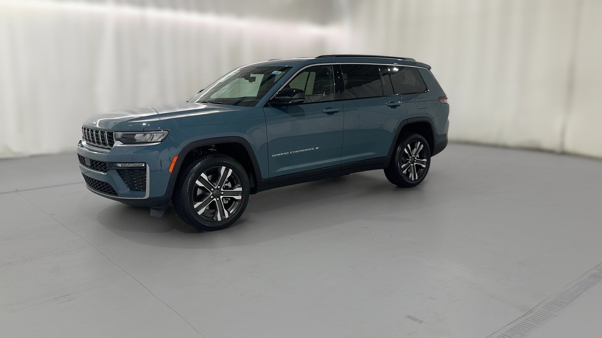 2027 Jeep Grand Cherokee L vehicle photo