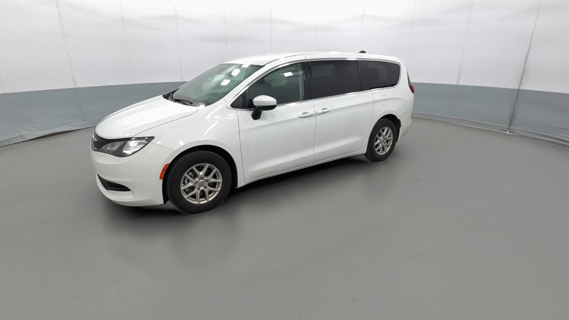 2023 Chrysler Voyager vehicle photo
