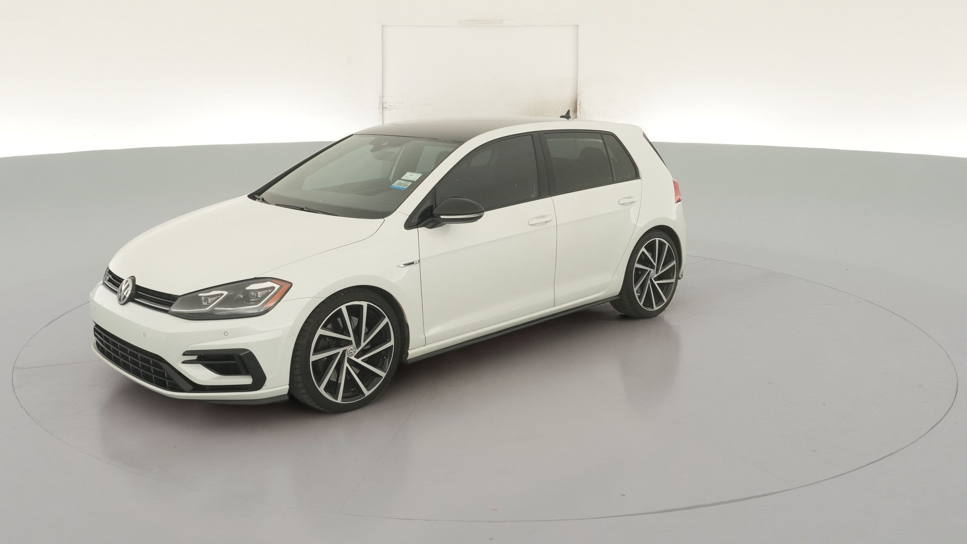 2018 Volkswagen Golf R vehicle photo