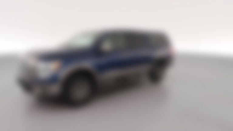 2018 Nissan Titan Crew Cab vehicle photo