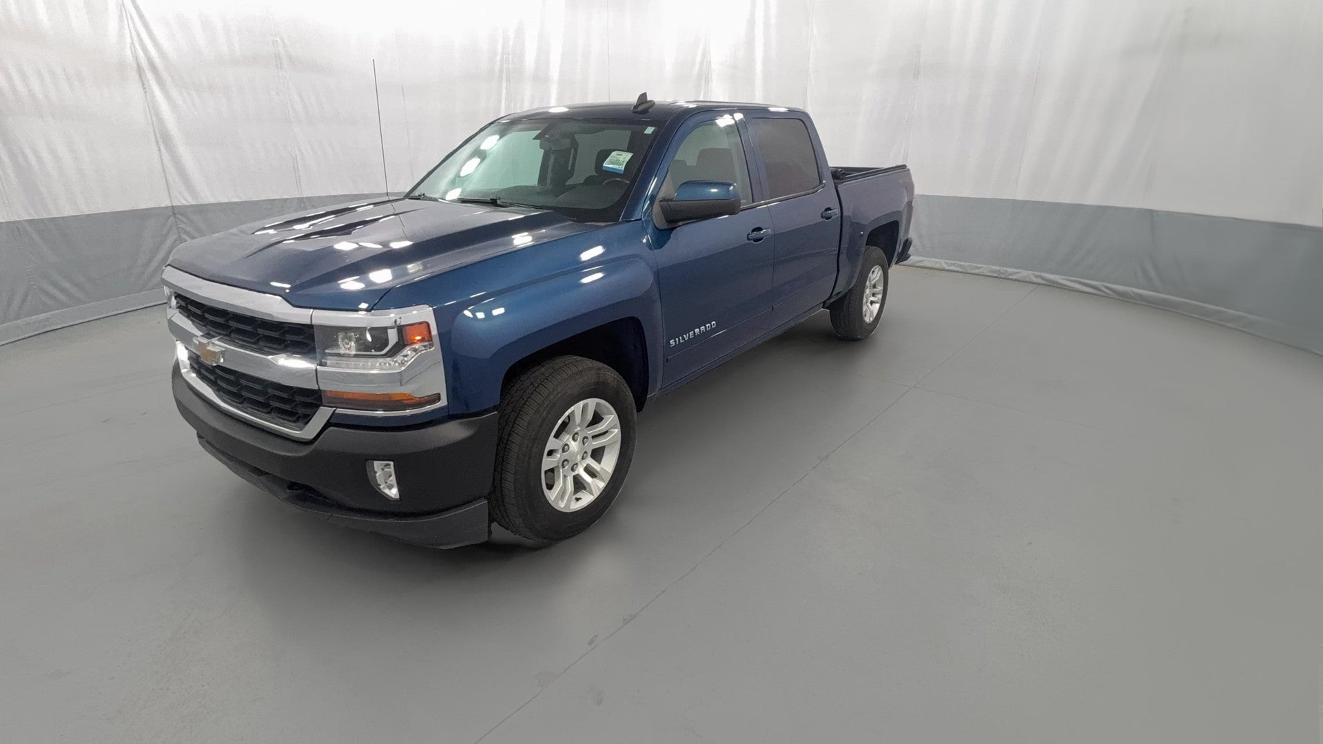 2018 Chevrolet Silverado 1500 Crew Cab vehicle photo