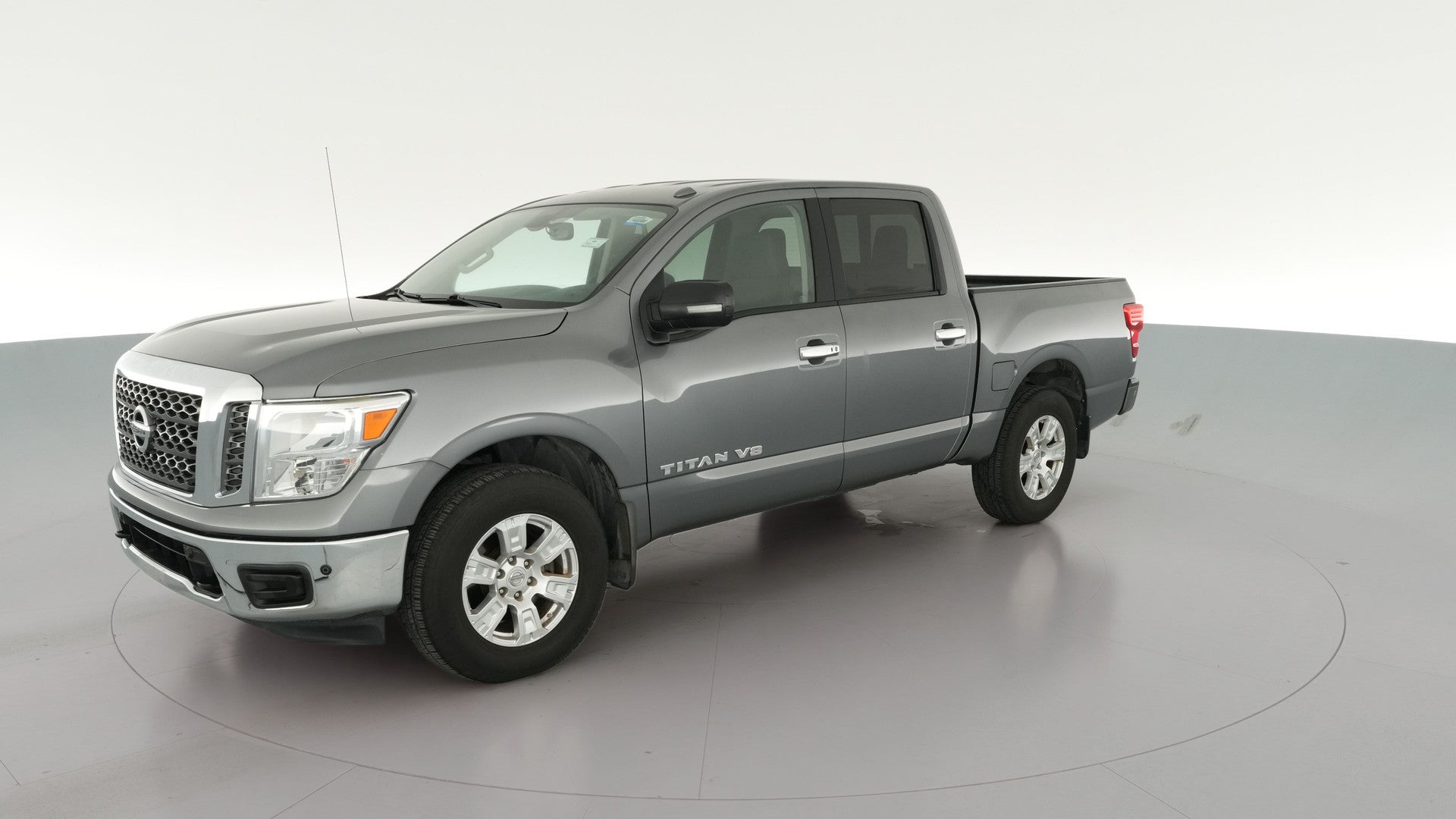 2018 Nissan Titan Crew Cab vehicle photo