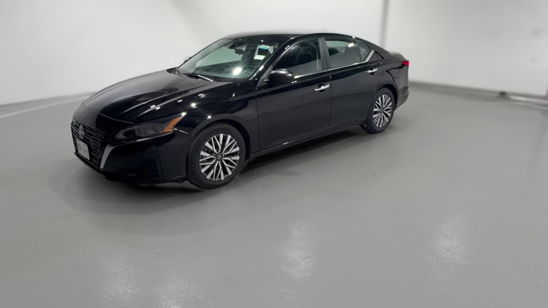 2025 Nissan Altima vehicle photo