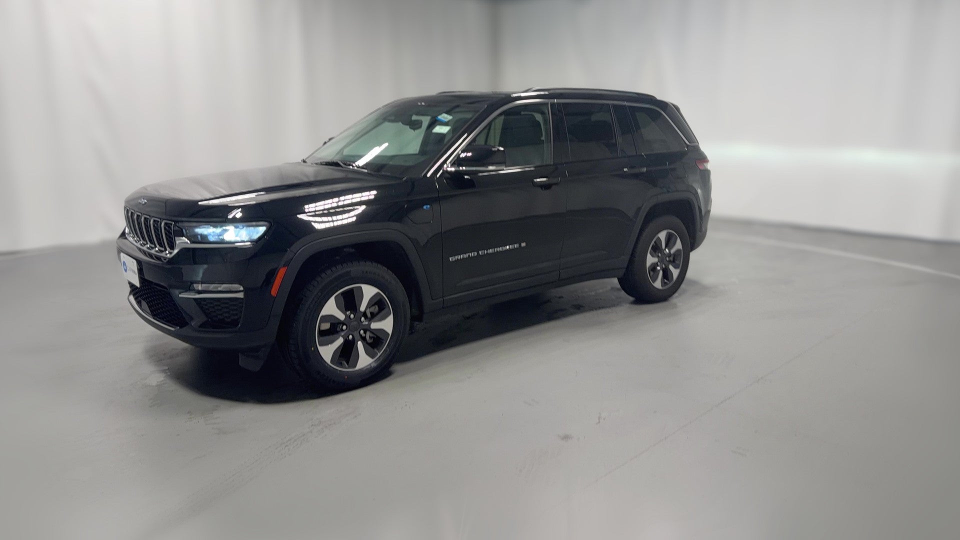 2023 Jeep Grand Cherokee 4xe vehicle photo