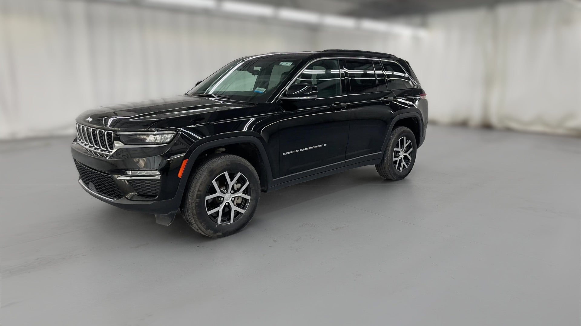 2025 Jeep Grand Cherokee vehicle photo