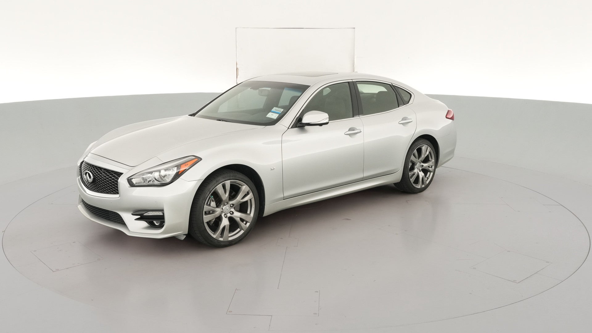 2015 INFINITI Q70 vehicle photo