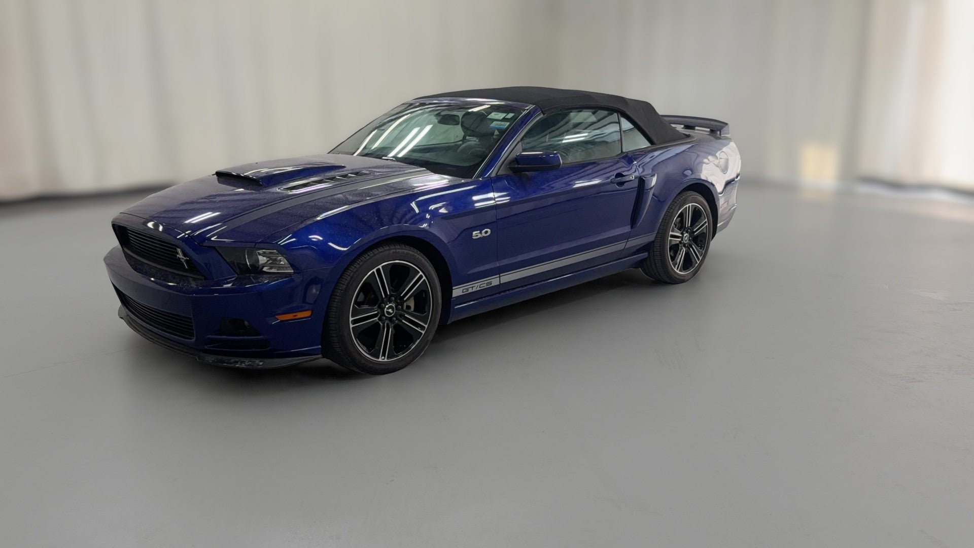 2013 Ford Mustang vehicle photo
