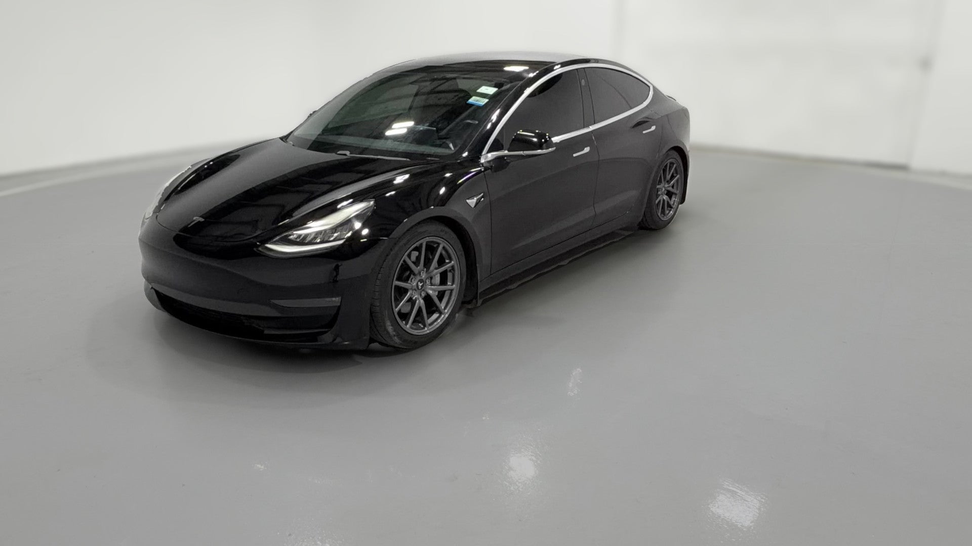 2019 Tesla Model 3 vehicle photo