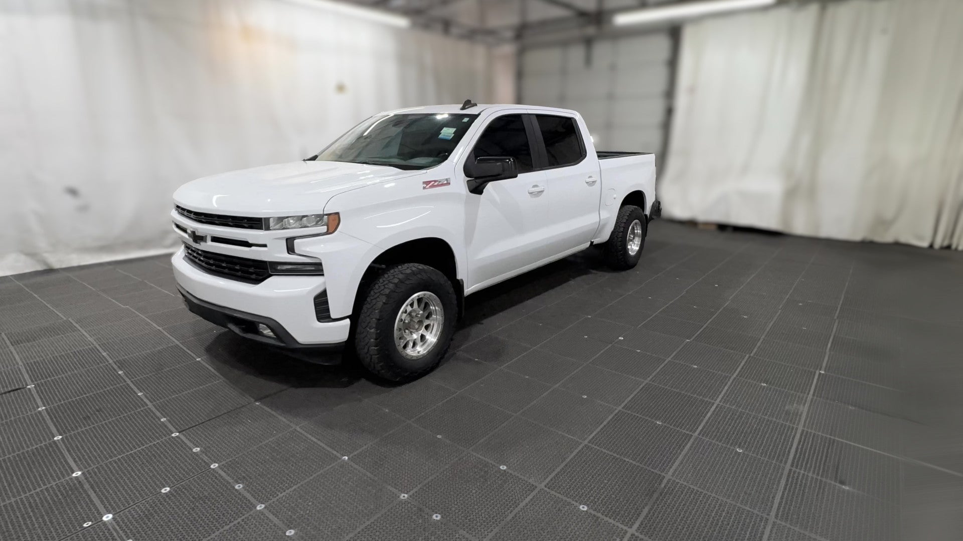 2020 Chevrolet Silverado 1500 Crew Cab vehicle photo