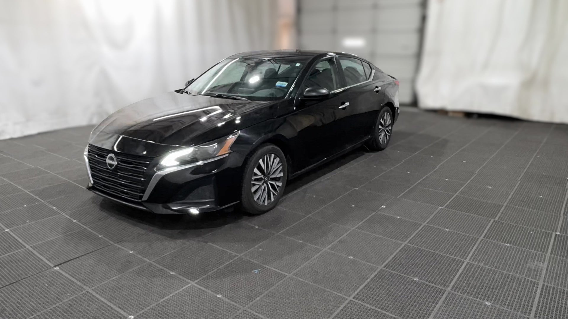 2024 Nissan Altima vehicle photo