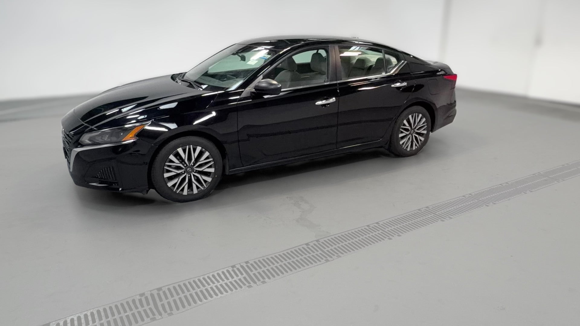 2025 Nissan Altima vehicle photo